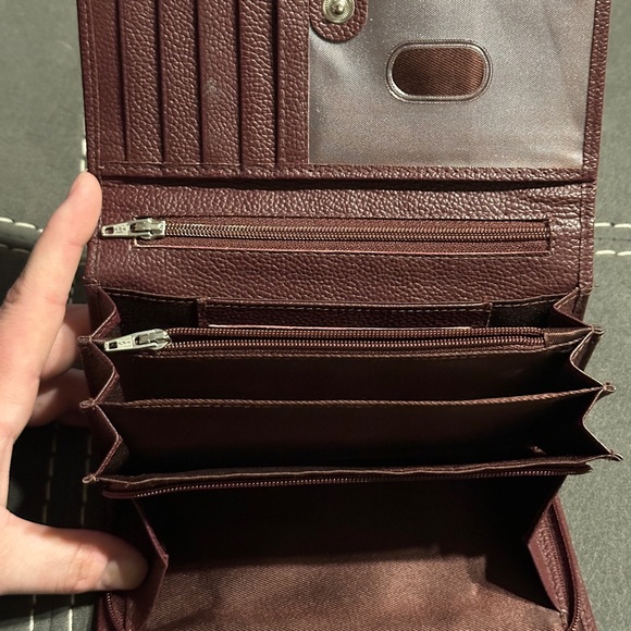 Genicci Burgundy Leather Wallet - Picture 2 of 3